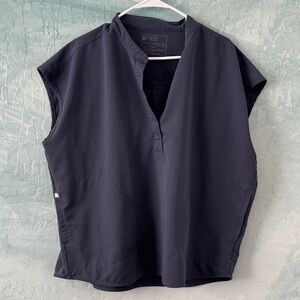 Figs Raphela scrub top in Dark Harbor XL